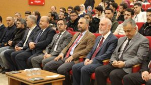 universitesi gencler kuran i kerimi guzel okumak icin yaristi SbKVKyiK