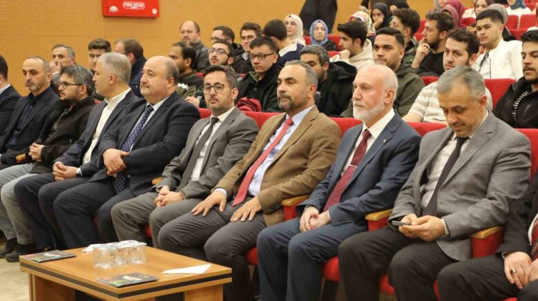 universitesi gencler kuran i kerimi guzel okumak icin yaristi SbKVKyiK