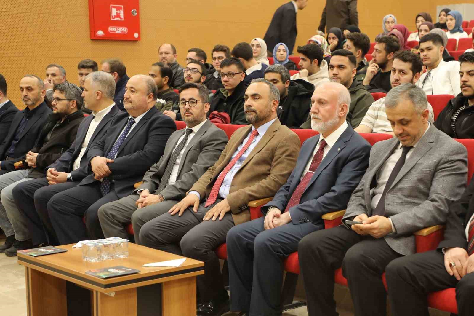 universitesi gencler kuran i kerimi guzel okumak icin yaristi SbKVKyiK