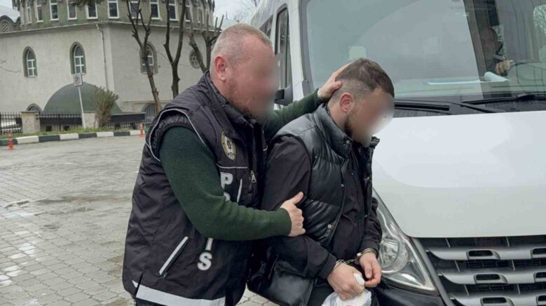 uyusturucu satarken sucustu yakalandi WIGp4UNt