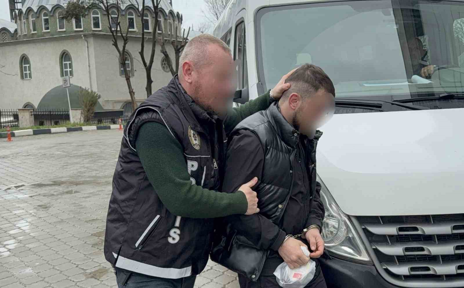 uyusturucu satarken sucustu yakalandi WIGp4UNt