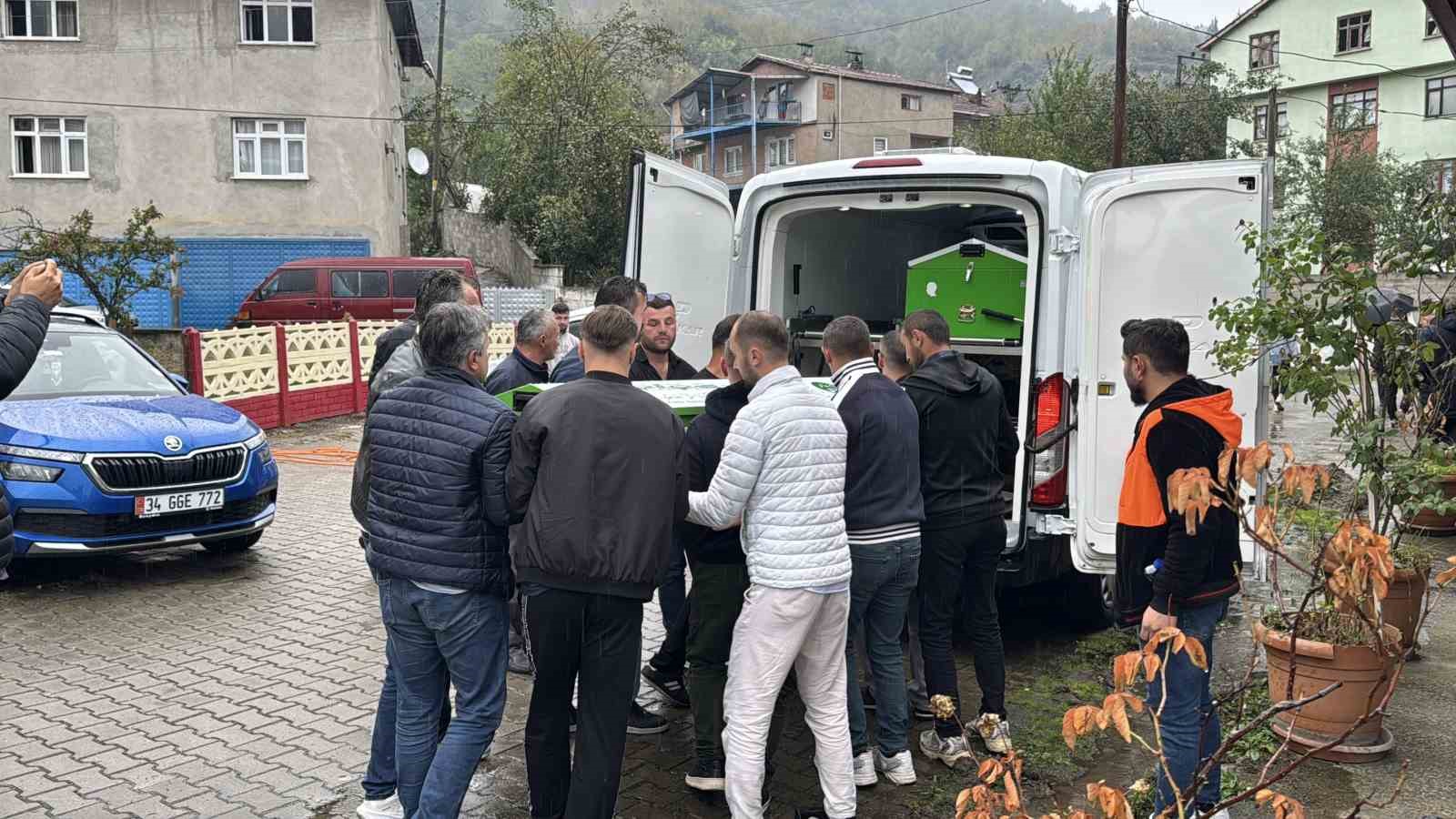 yuksek sesle muzik kavgasinda 24 yasindaki dilaranin oldugu cinayetin sanigi hakim karsisinda fiMj8VbU