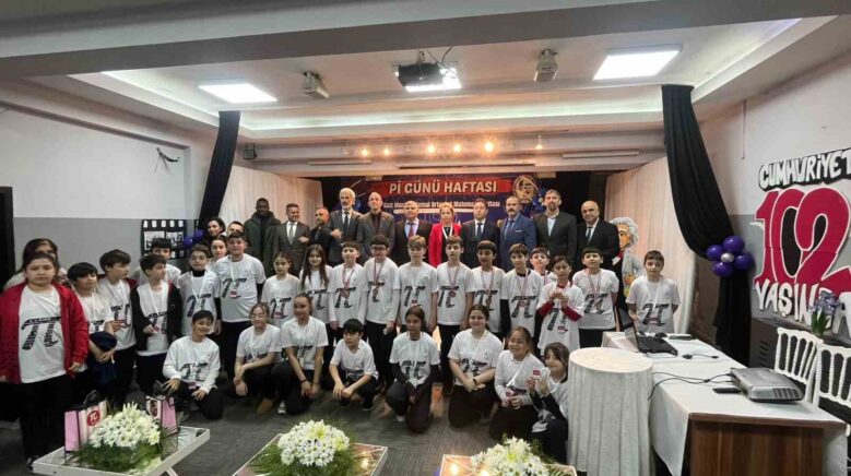 zonguldakta gazi mustafa kemal ortaokulunda pi gunu kutlandi F7bxQL7F