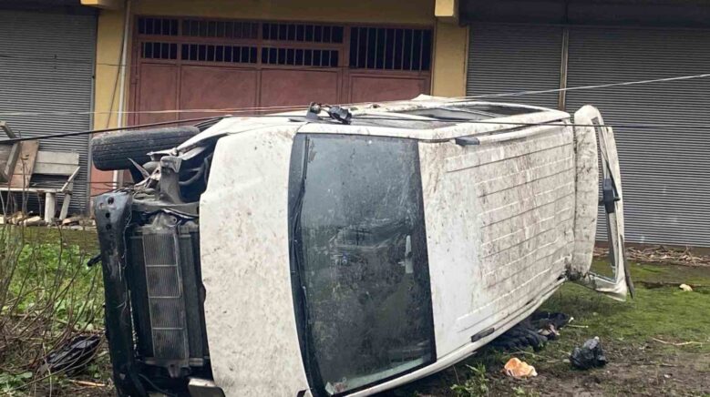 zonguldakta minibus devrildi 4 yarali umDCTJi6