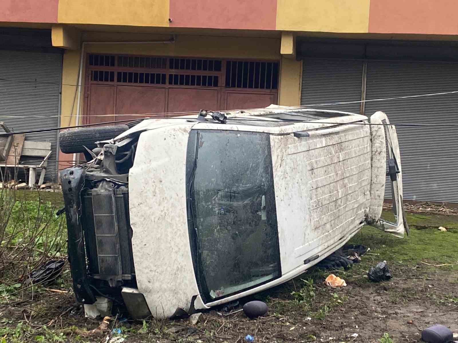 zonguldakta minibus devrildi 4 yarali umDCTJi6
