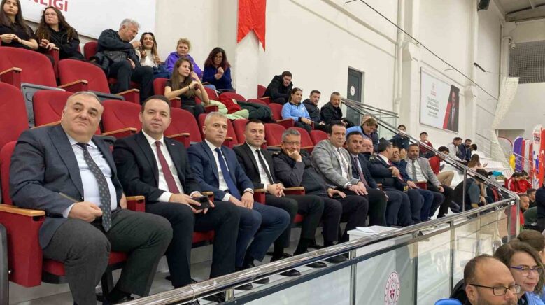 zonguldakta raketler sampiyonluk icin parkeye cikti 34 ilden 200 sporcu kozluda JYD6wJqR