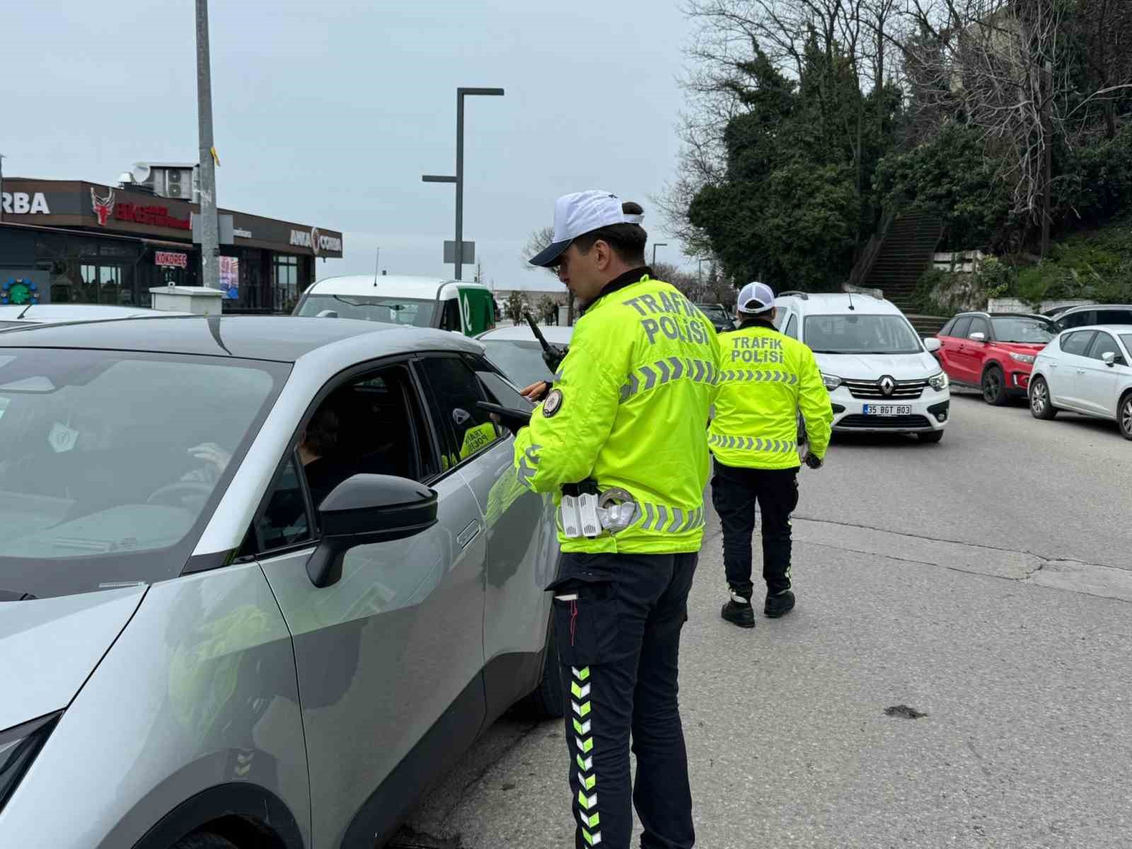 zonguldakta trafik polislerinden denetim jgdgV7WA