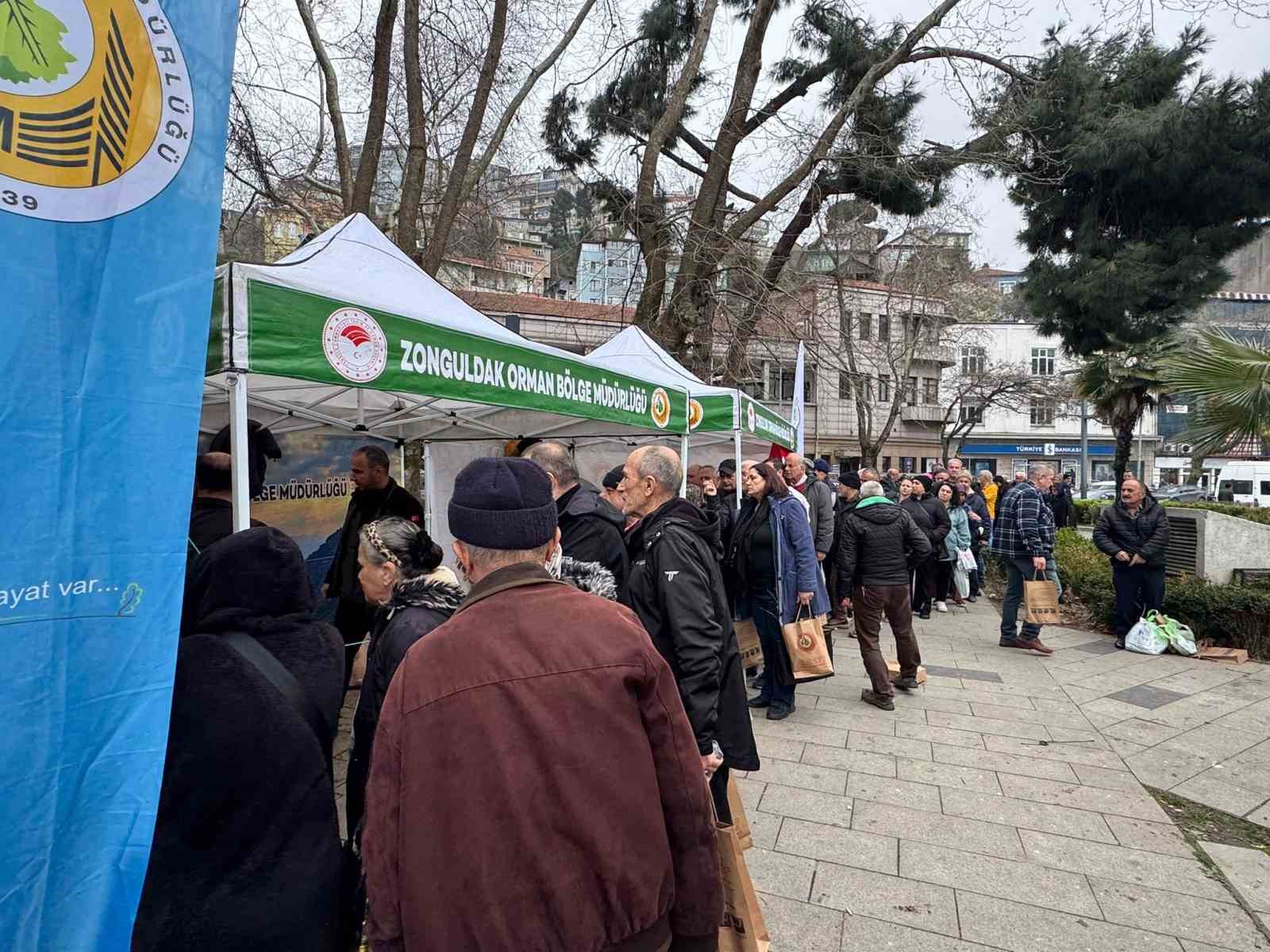 zonguldakta ucretsiz fidan dagitimi kalabaliga neden oldu weJaBXqU
