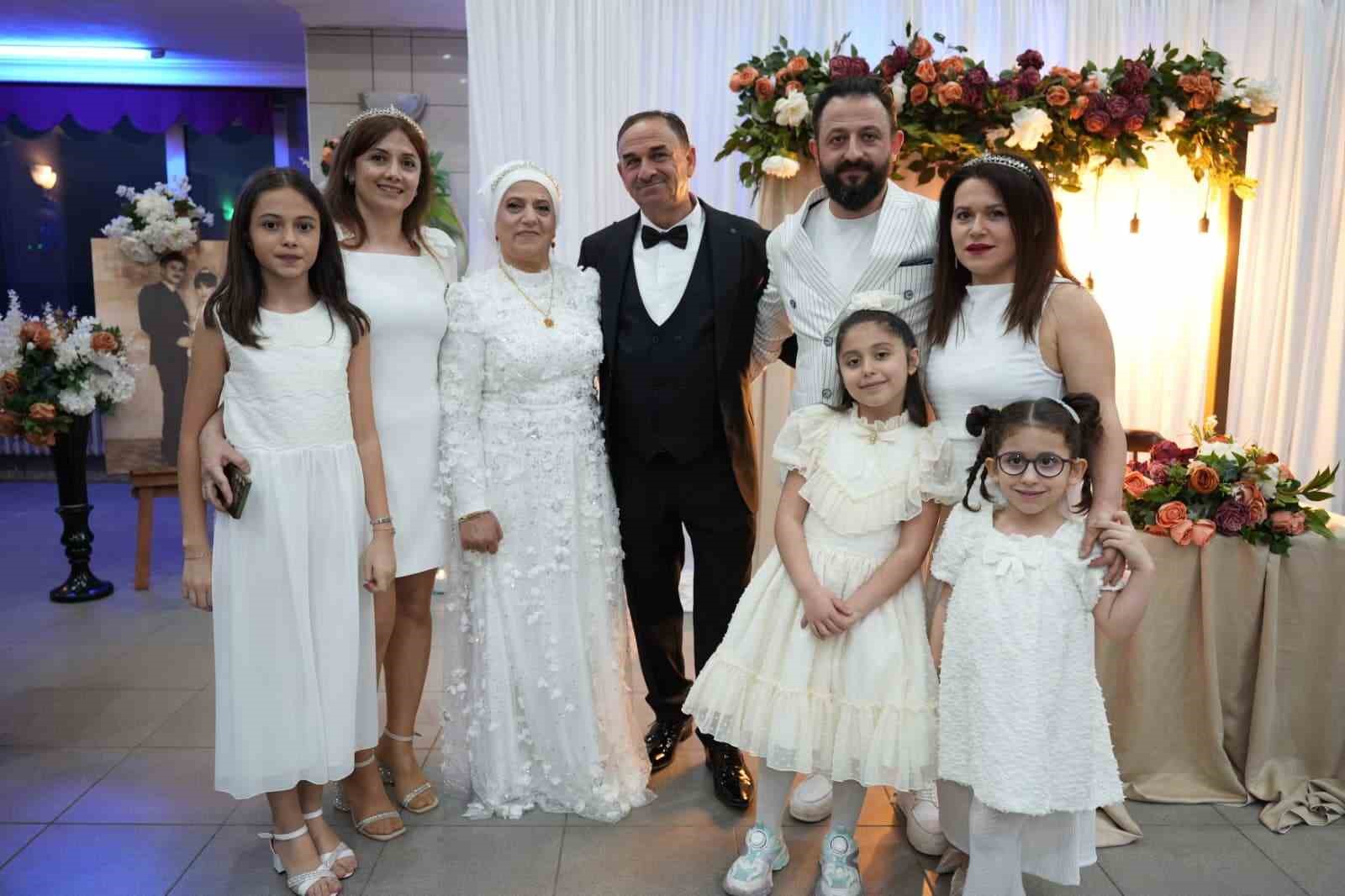 42 yillik evlilik yeniden taclandi Wsv7Op4e