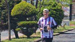 65 yasindaki dis hekimi fedai kurtul istanbuldan samsuna kosuyor EFERnnHN