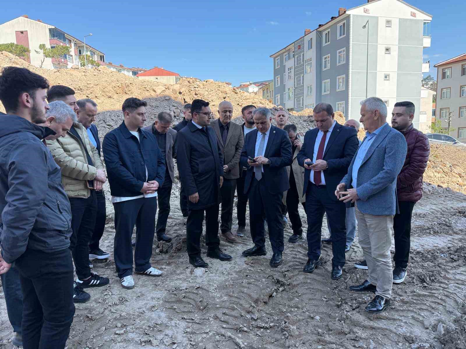 alaplidaki imam hatip ortaokulu insaatinda denetim gerceklestirdiler iDWnRTQF
