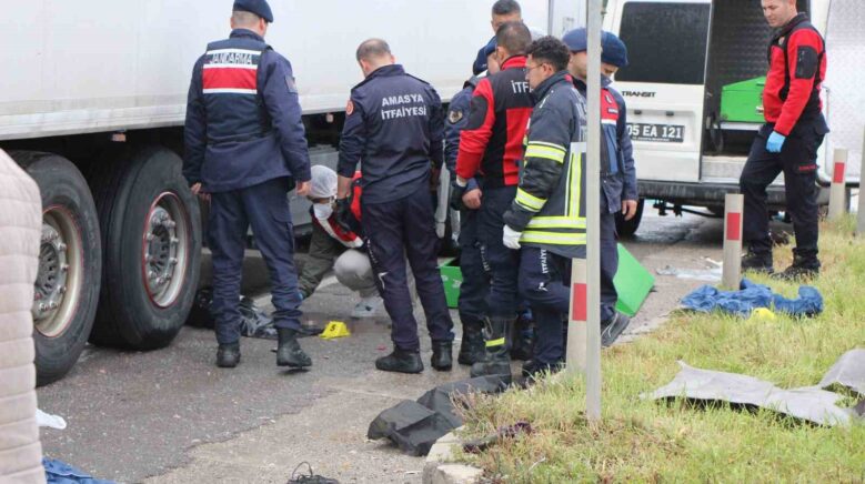 amasyada cenaze donusu feci kaza kamerada otomobilden firlayan bebek hayatini kaybetti DGyxaf27