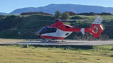 ambulans helikopter kalp krizi geciren hasta icin havalandi bRHUkymS