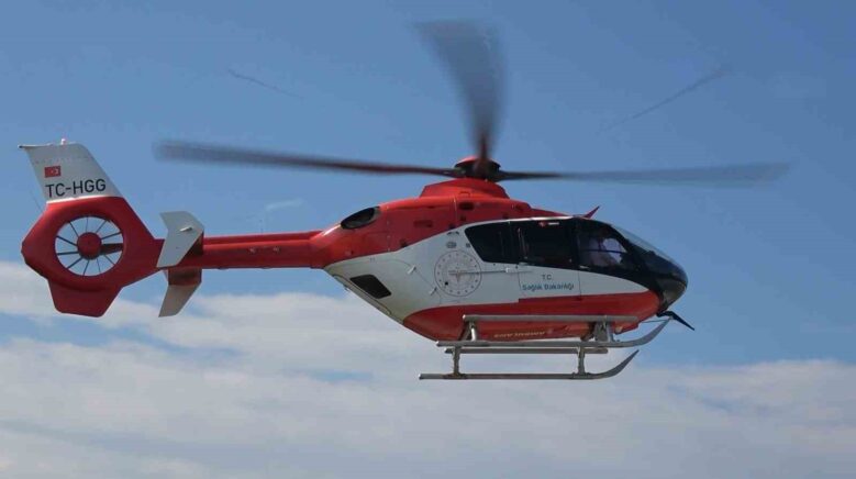 ambulans helikopter yeni dogan bebek icin zamanla yaristi OcAjYjD3