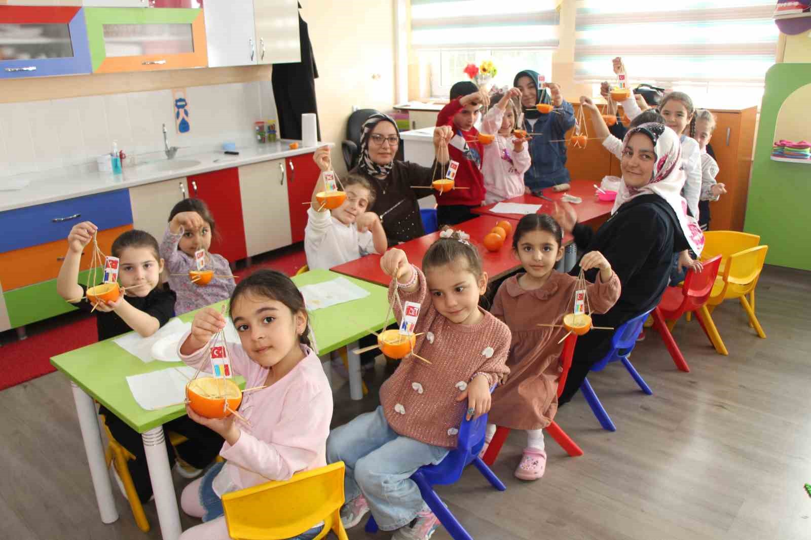 ana sinifinda portakallar kuslar icin yemlik ve yuvaya donustu wMtbtX9p