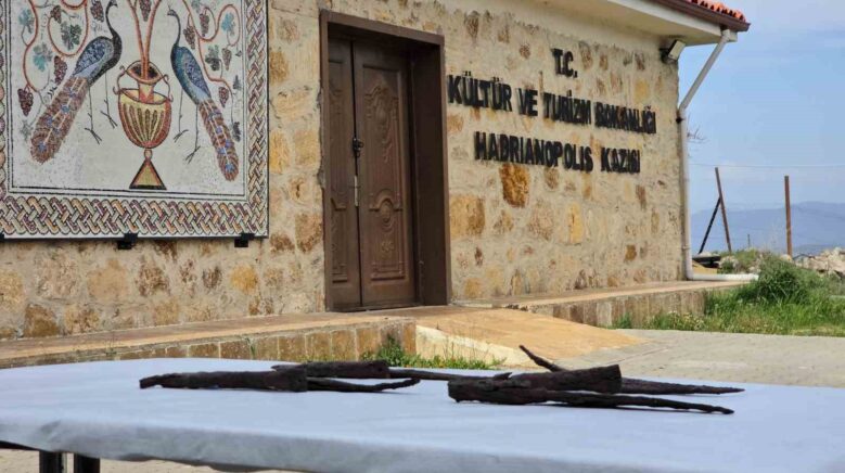 antik kazida 1500 yillik bicak seti bulundu ymHsf3zY