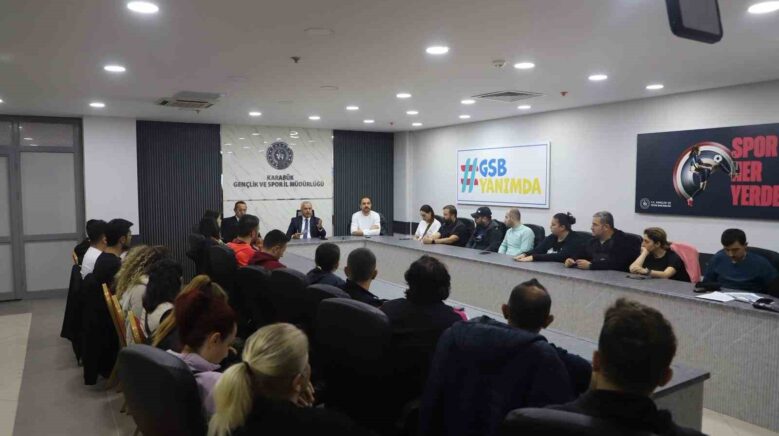 antrenorlerle degerlendirme toplantisi duzenlendi bpg7mRpV