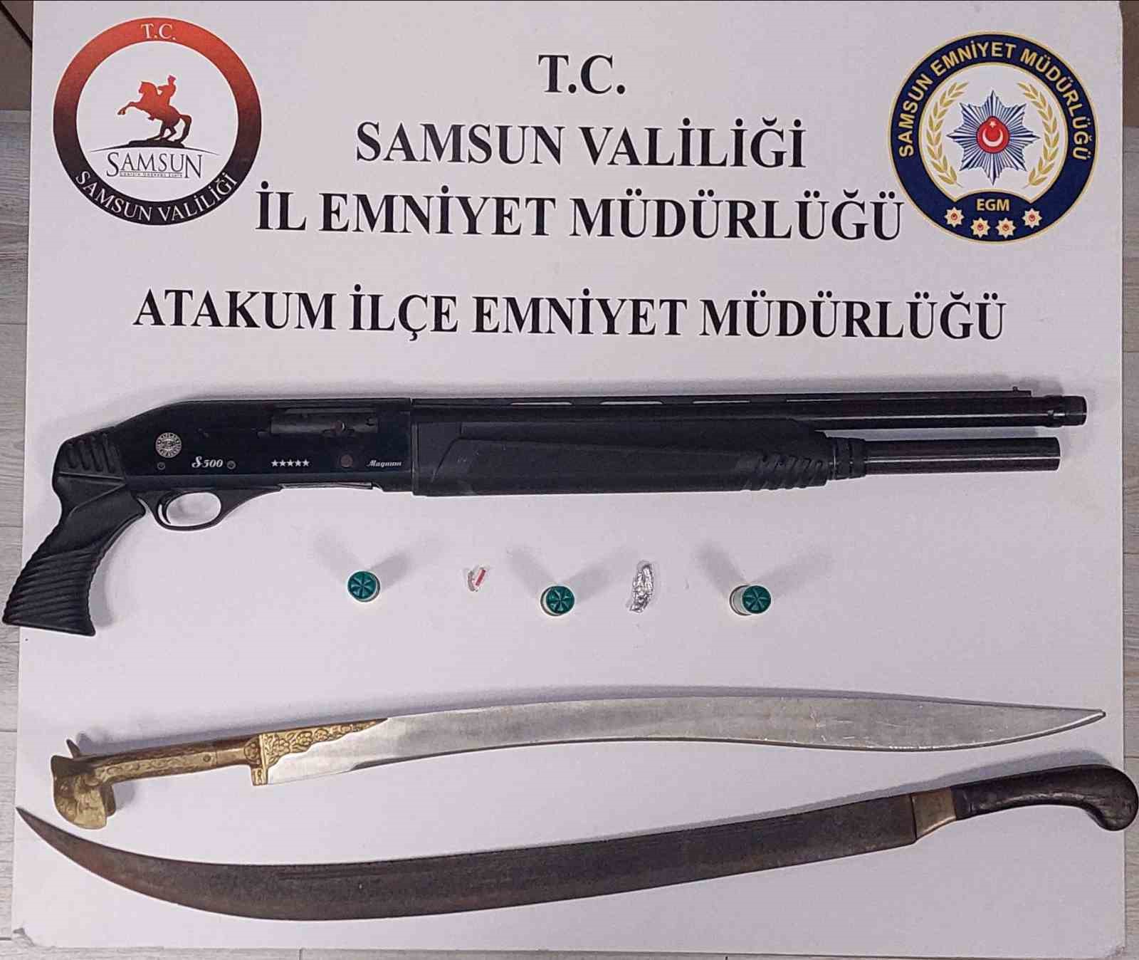 atakumda ruhsatsiz silah ve kilic ele gecirildi gLbUHCAS
