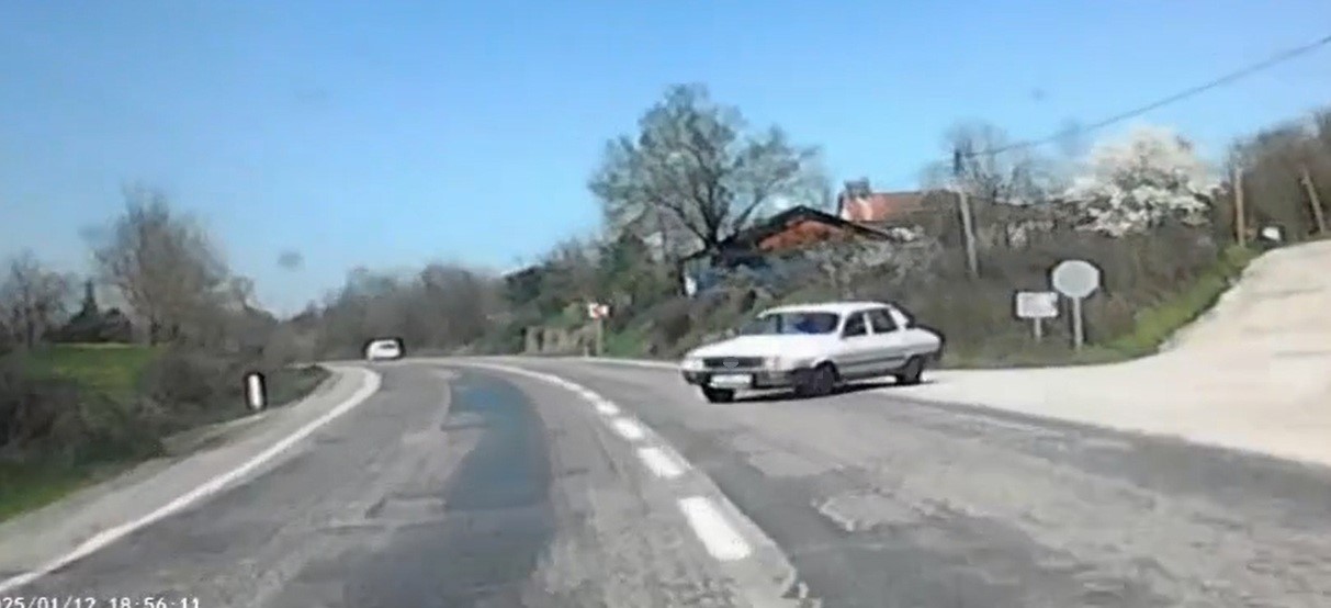 bartinda 2 otomobil kafa kafaya carpisti iz3cQgeZ