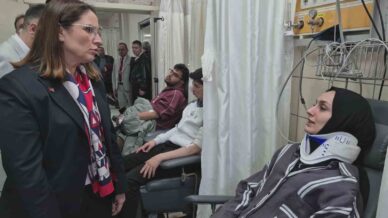 bartindaki feci kazanin ardindan vali arslan yaralilari hastanede ziyaret etti L3cLPmyE