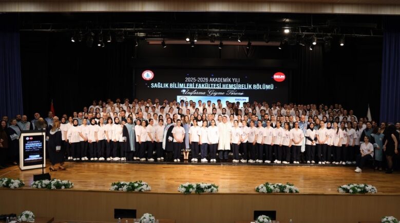 beunda gelecegin hemsireleri uniformalarini giydi G8P6XPFt