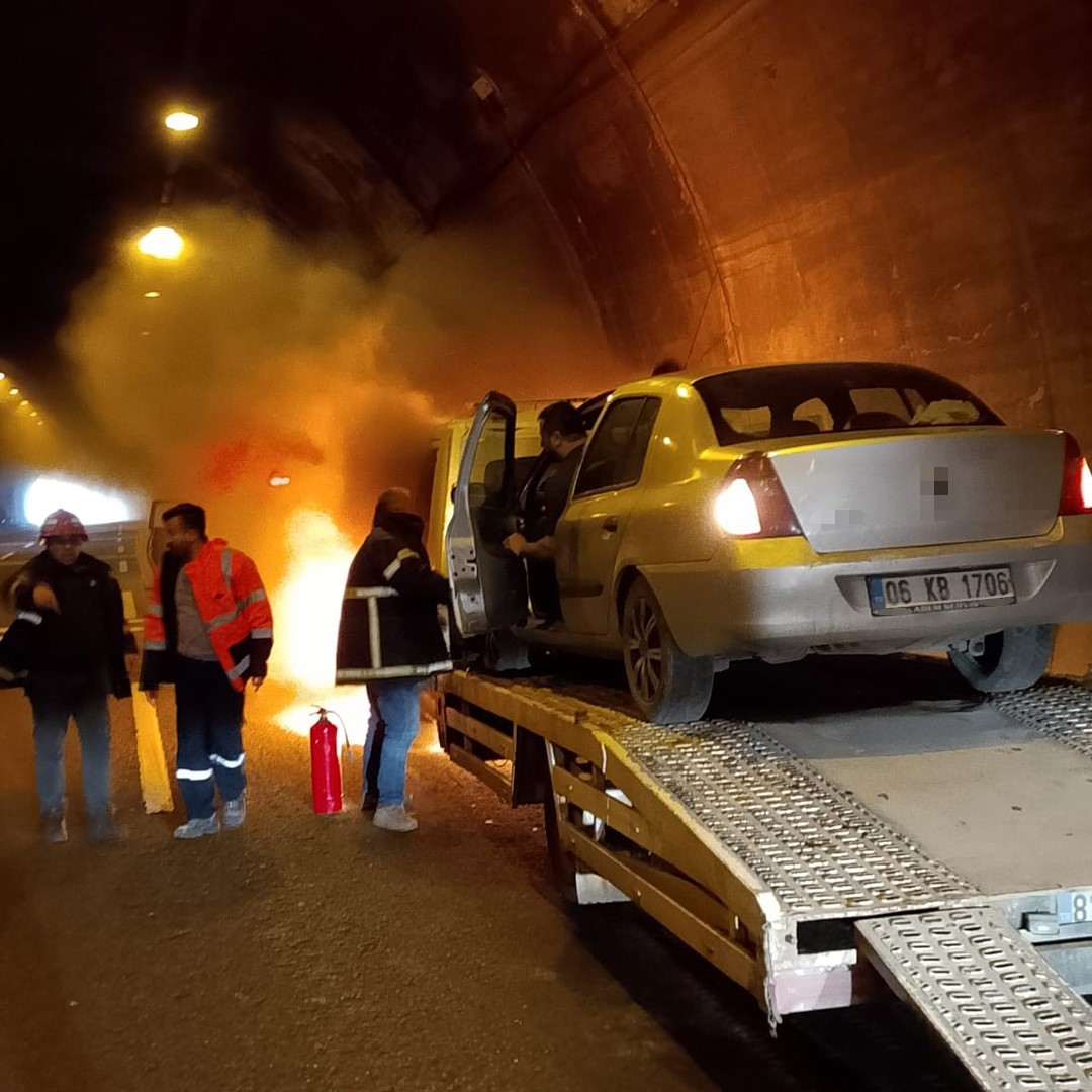 bolu dagi tunelinde oto kurtarici alevlere teslim oldu G8taacVX