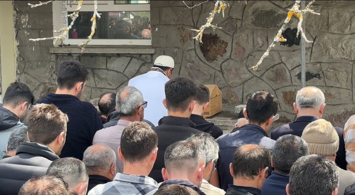 boluda annesinin oldurdugu 2 aylik ela bebek son yolculuguna ugurlandi 1TF9G8pJ