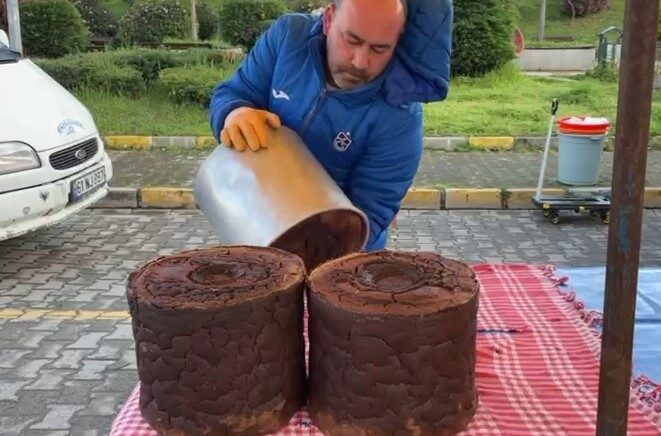 bu misir ekmegi teneke kovada pisiyor JF9cIGMD