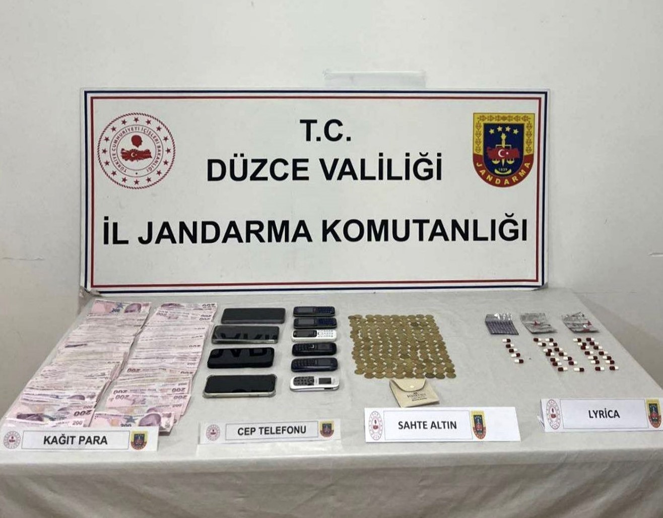 cok sayida sahte altini 560 bin liraya satan 4 supheliye jandarma baskini jJUeJON1