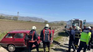 corumda iki otomobil carpisti 3 yarali siivAlKc