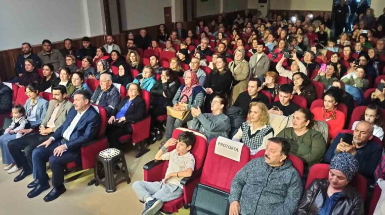 devrekte duzenlenen turk halk muzigi konseri buyuk ilgi gordu EuNXmi9a