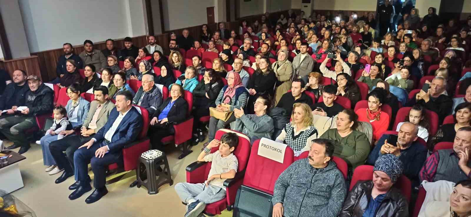 devrekte duzenlenen turk halk muzigi konseri buyuk ilgi gordu EuNXmi9a