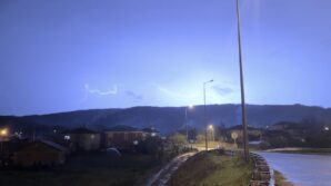 duzcede simseklerin ardindan dolunay mest etti mbI8rPDO