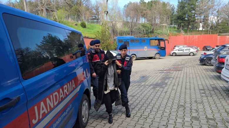 esini av tufegiyle olduren kadin adliyeye sevk edildi AD4BgYtv