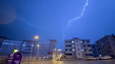 karabukte saganak etkili oldu simsekler gokyuzunu aydinlatti m9YGq6tz