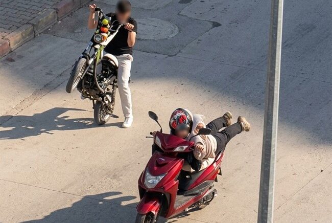 karabukte tehlikeli adrenalin genclerin bazilari trafikte tehlikeli akrobasi yapti digeri selale sularinda mahsur kaldi 3ECvppms