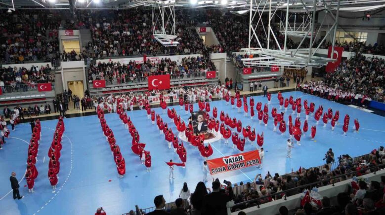 kastamonuda 23 nisan coskusu cocuklarin gosterileri ayakta alkislandi 4uZ65Cbn