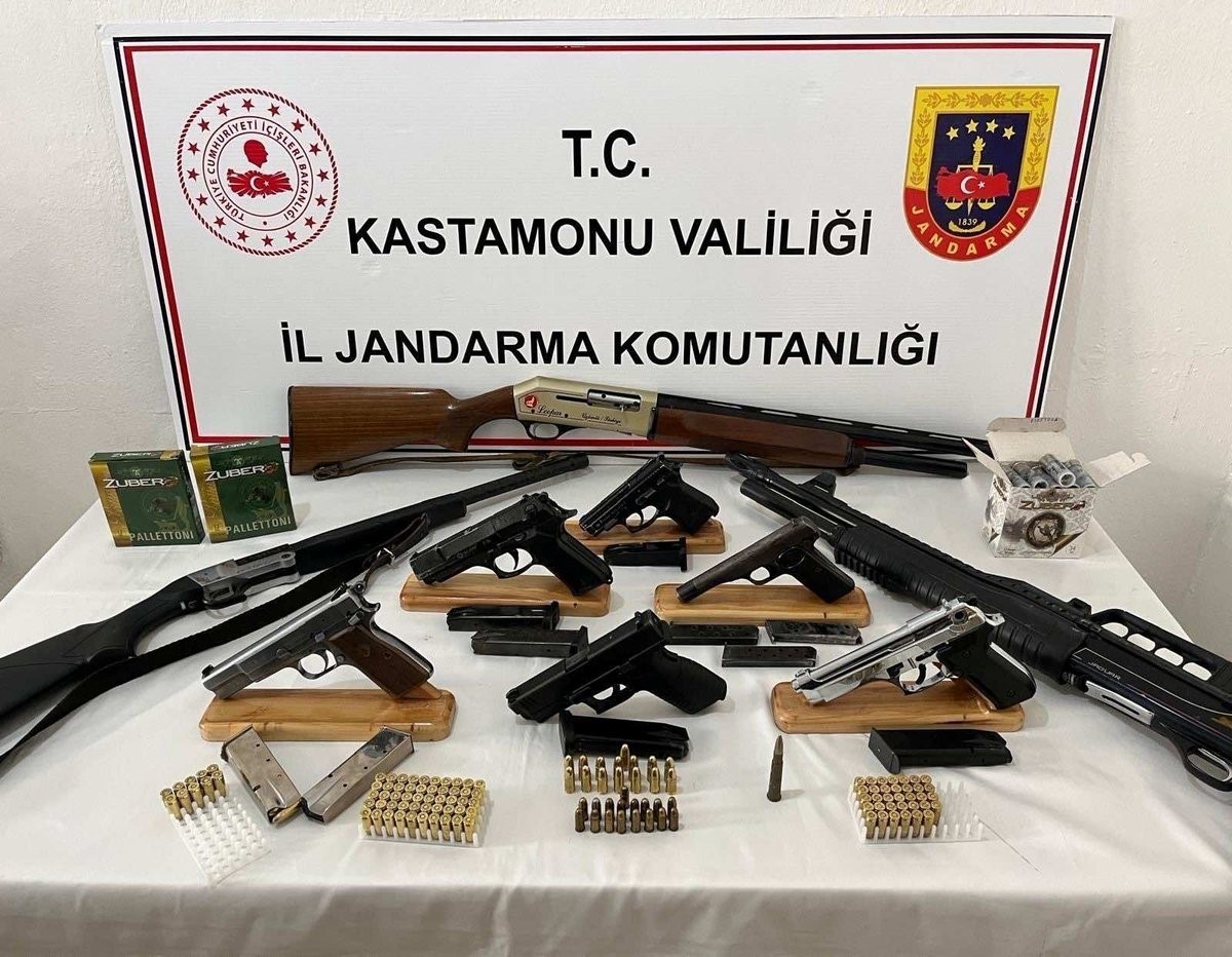 kastamonuda cok sayida silah ele gecirildi 7 gozalti rFT3NJNa