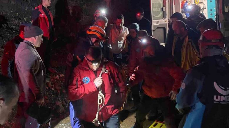kastamonuda daglik alanda ucurumdan dusen genc icin ekipler seferber oldu X2zJSyiv