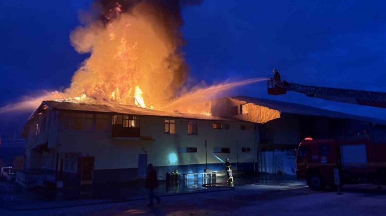 kastamonuda fabrika yangini AnGHpfrb