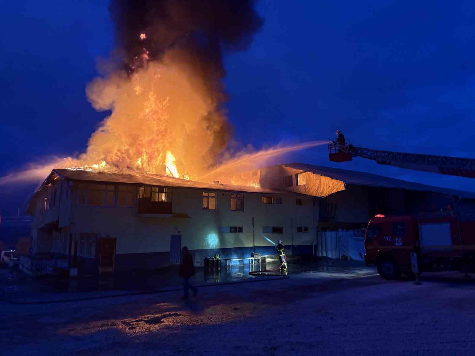 kastamonuda fabrika yangini AnGHpfrb