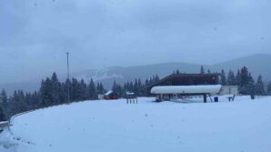 kastamonunun yuksek kesimlerinde kar yagisi ve firtina etkili oluyor tYkI2vPO