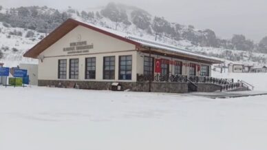 keltepe kayak merkezi nisan ayinda beyaz ortuyle kaplandi RcRayyg6