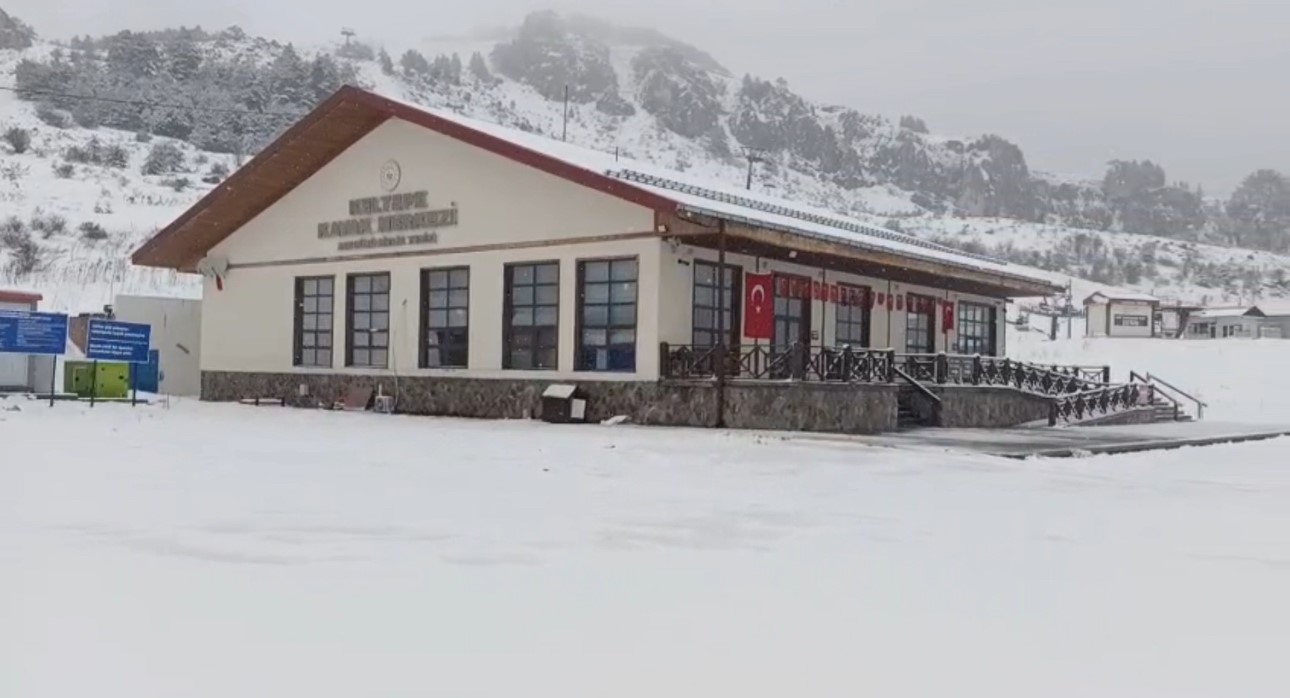 keltepe kayak merkezi nisan ayinda beyaz ortuyle kaplandi RcRayyg6