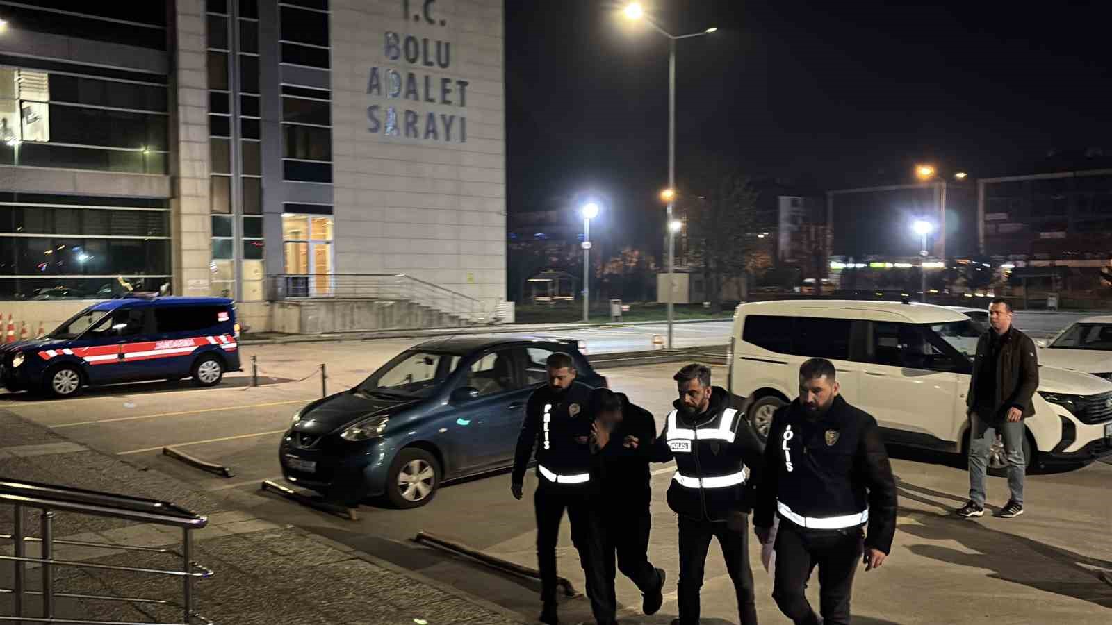 kendini savci olarak tanitip yasli kadinin altinlarini alan 2 supheli yakalandi ay1EcpBA