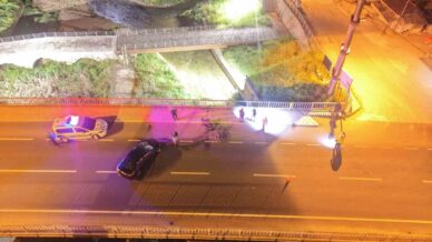 kopru korkuluklarina carpan otomobil hurdaya dondu 3 yarali pBytglXv