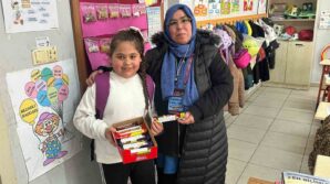 kucuk aysimadan ogretmenlerine duygulandiran surpriz X2HUYrdb