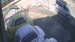 motosiklet surucusu hayatini kaybetmisti kaza ani kameralara yansidi XgecQuQu