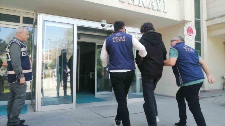 okulu hedef gosterdi gozaltina alindi YYtxM3xJ