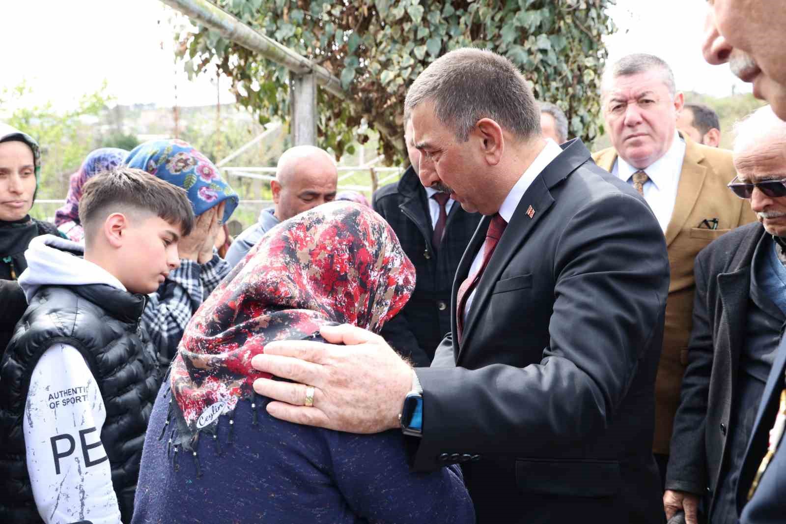 osman hacibektasoglundan emircanin ailesine taziye ziyareti UFtIvTc8